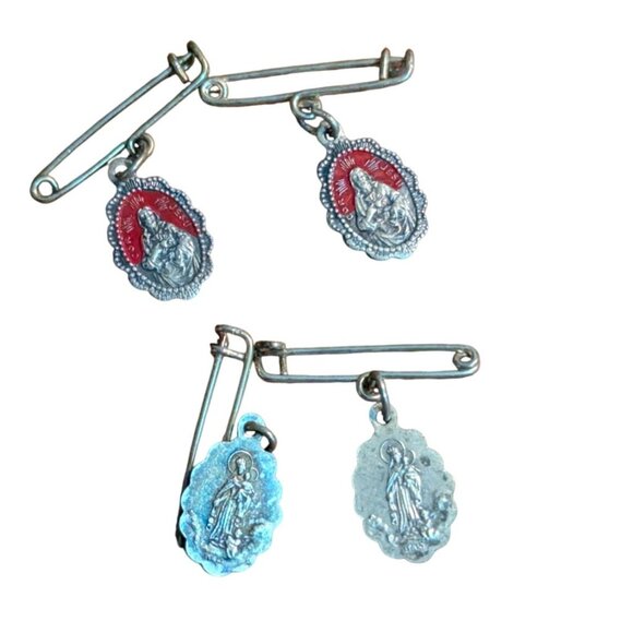 vintage 30 Scapular Of Jesus Sacred Heart  Our Lady Of Mount Carmel Medal Pins - Picture 7 of 7